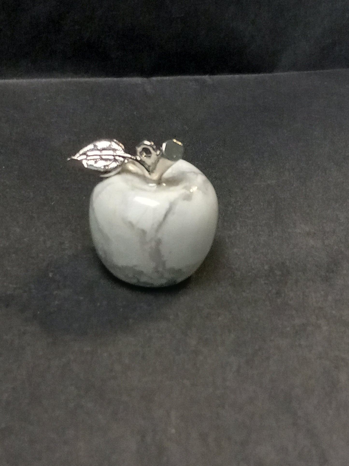 Howlite Mini Apple