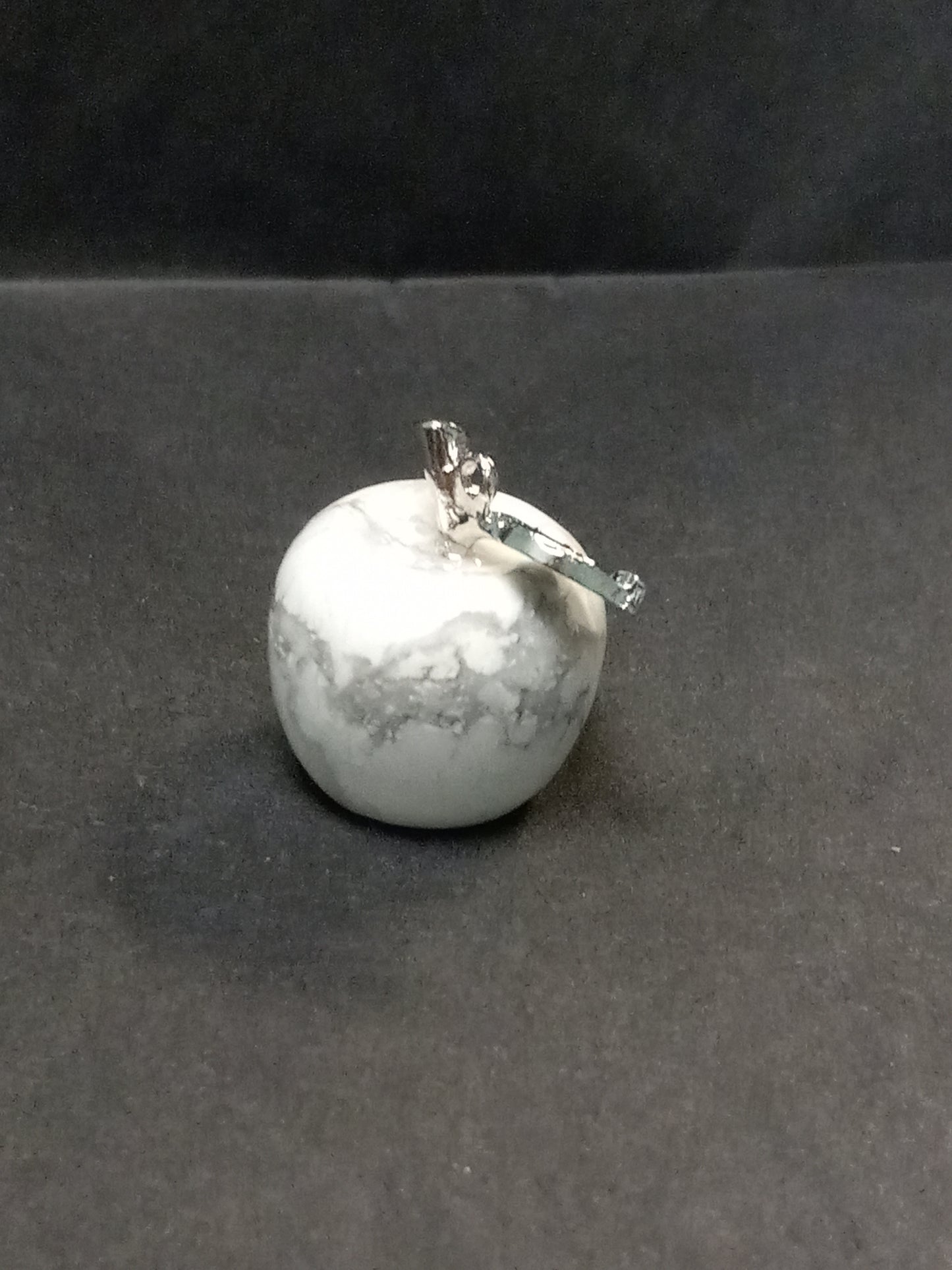 Howlite Mini Apple